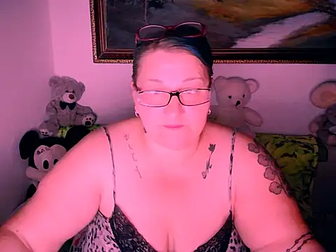 Snapshot of mayamayx chatting on 10.06.25 mayamayx online show from 10.06.25