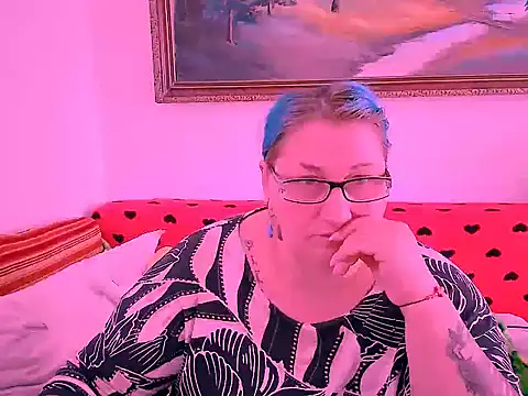 Snapshot of mayamayx chatting on 10.15.25 mayamayx online show from 10.15.25