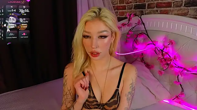 Snapshot of SallyCha chatting on 11.07.25 SallyCha online show from 11.07.25