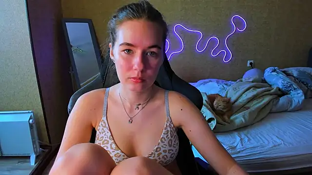 EmilyPaw online show from 05.06.26