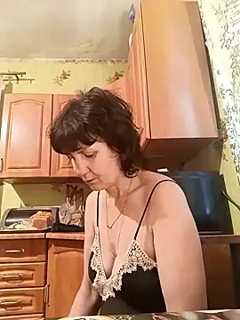 Snapshot of Laura_Kiss chatting on 01.18.25 Laura Kiss online show from 01.18.25