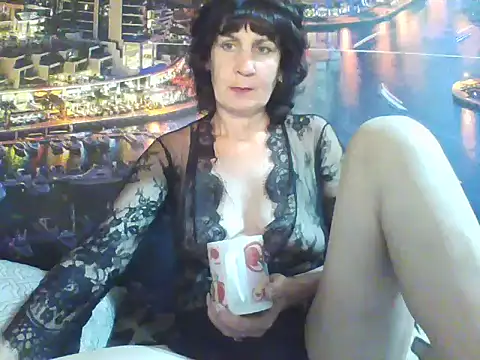 Snapshot of Laura_Kiss chatting on 09.08.25 Laura Kiss online show from 09.08.25
