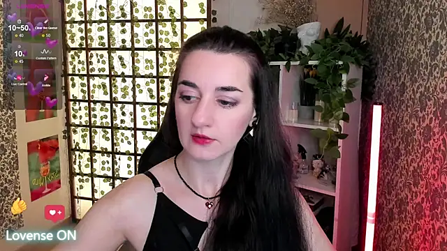 Snapshot of JessicaAlfo chatting on 10.11.25 JessicaAlfo online show from 10.11.25