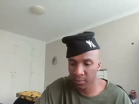 Snapshot of sydmanyoba chatting on 10.26.25 sydmanyoba online show from 10.26.25