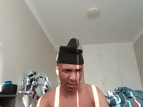 Snapshot of sydmanyoba chatting on 11.19.25 sydmanyoba online show from 11.19.25