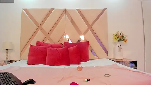 Snapshot of taliarussel chatting on 03.05.25 taliarussel online show from 03.05.25