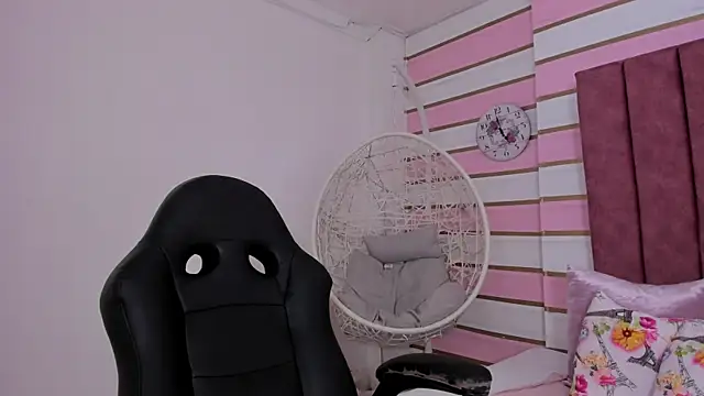 Snapshot of taliarussel chatting on 03.12.25 taliarussel online show from 03.12.25