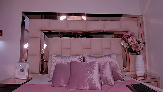 Snapshot of taliarussel chatting on 03.20.25 taliarussel online show from 03.20.25