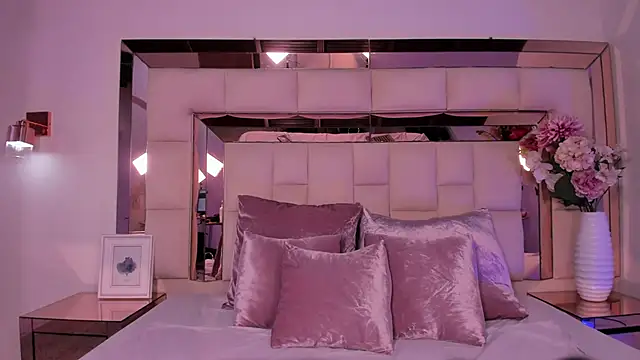 Snapshot of taliarussel chatting on 03.21.25 taliarussel online show from 03.21.25