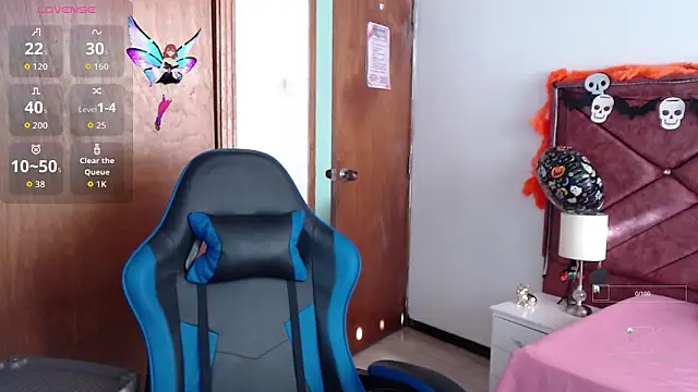 victoria adams07 online show from 10.30.25