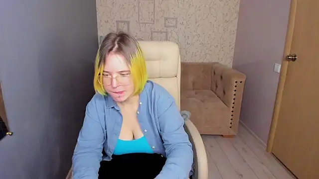 Manic pixie  online show from 01.25.25