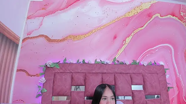 Snapshot of scarlett__evans_ chatting on 10.27.25 scarlett evans online show from 10.27.25