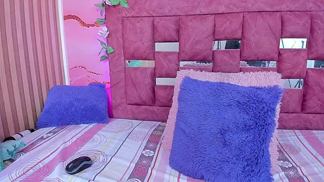 Snapshot of scarlett__evans_ chatting on 11.11.25 scarlett evans online show from 11.11.25