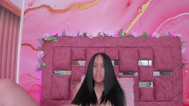 Snapshot of scarlett__evans_ chatting on 11.21.25 scarlett evans online show from 11.21.25