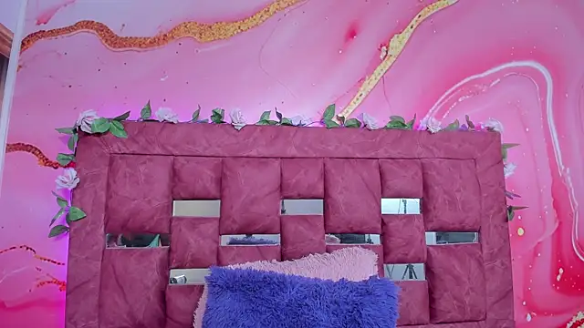 Snapshot of scarlett__evans_ chatting on 11.28.25 scarlett evans online show from 11.28.25