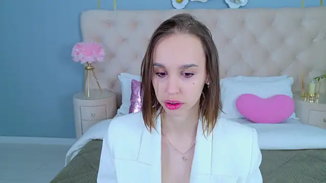 SandraTucker online show from 04.12.26