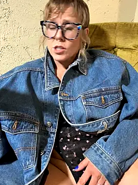 Snapshot of I_am_babydoll chatting on 11.19.25 I am babydoll online show from 11.19.25