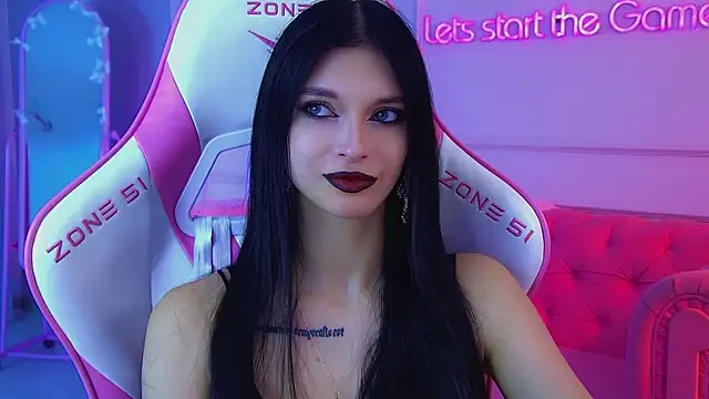 Snapshot of BeverlyMost chatting on 06.12.26 BeverlyMost online show from 06.12.26