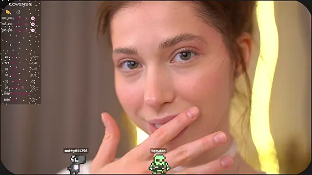 Snapshot of HappyVivy chatting on 03.10.25 HappyVivy online show from 03.10.25