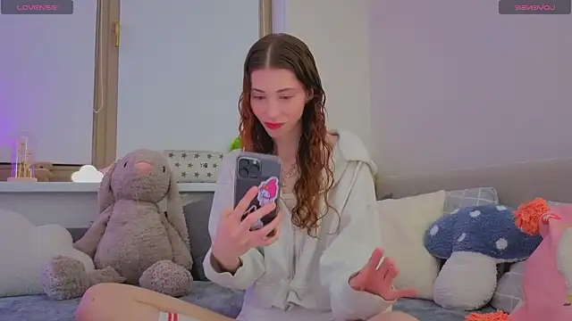 Snapshot of HappyVivy chatting on 10.06.25 HappyVivy online show from 10.06.25