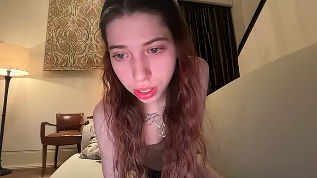 Snapshot of HappyVivy chatting on 12.18.25 HappyVivy online show from 12.18.25