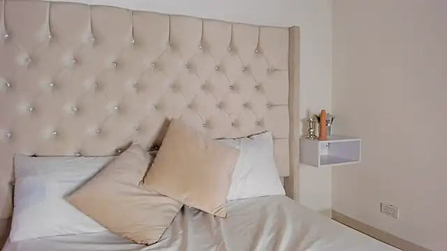 Snapshot of bella_bloomg chatting on 02.14.25 bella bloomg online show from 02.14.25