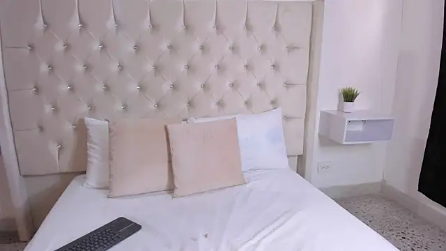 Snapshot of bella_bloomg chatting on 03.18.25 bella bloomg online show from 03.18.25