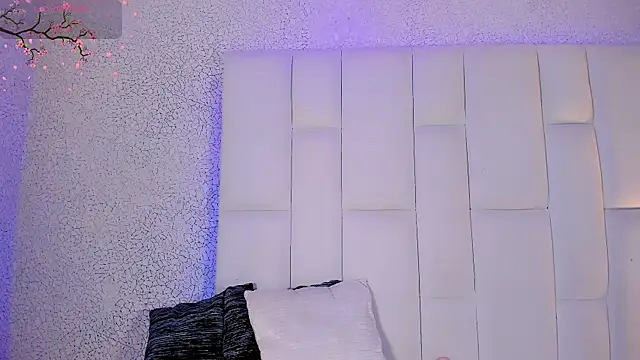 Angeles Busst online show from 11.02.25