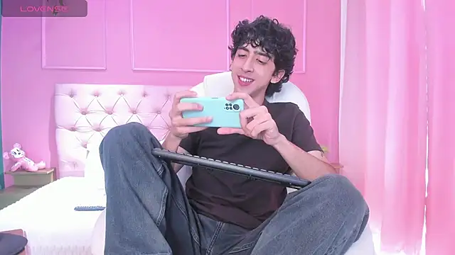 Snapshot of Alezzandro_ chatting on 01.23.25 Alezzandro online show from 01.23.25