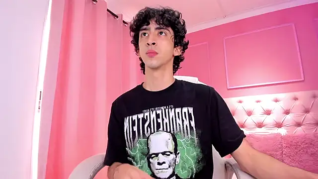 Snapshot of Alezzandro_ chatting on 02.01.25 Alezzandro online show from 02.01.25