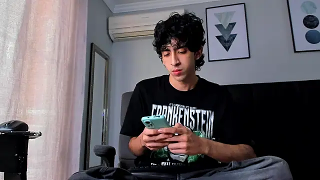 Snapshot of Alezzandro_ chatting on 03.15.25 Alezzandro online show from 03.15.25