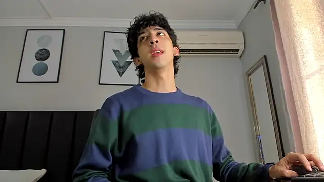 Snapshot of Alezzandro_ chatting on 03.20.25 Alezzandro online show from 03.20.25