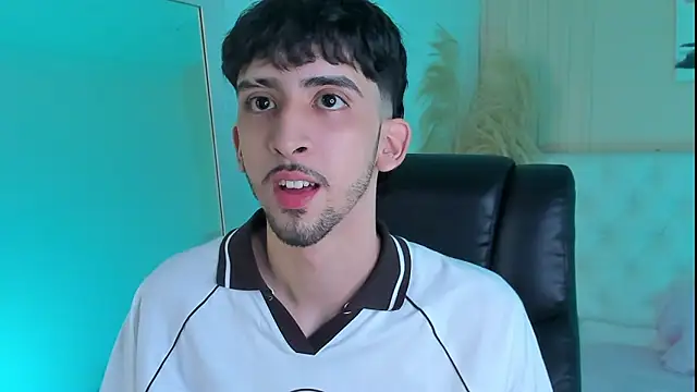 Snapshot of Alezzandro_ chatting on 09.18.25 Alezzandro online show from 09.18.25