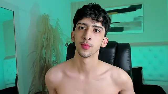 Snapshot of Alezzandro_ chatting on 10.07.25 Alezzandro online show from 10.07.25