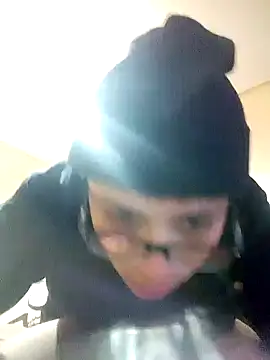 Snapshot of S4nt1luXx chatting on 11.20.25 S4nt1luXx online show from 11.20.25