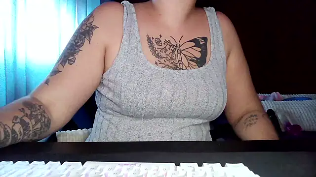 Snapshot of bunnyfox420 chatting on 09.27.25 bunnyfox420 online show from 09.27.25