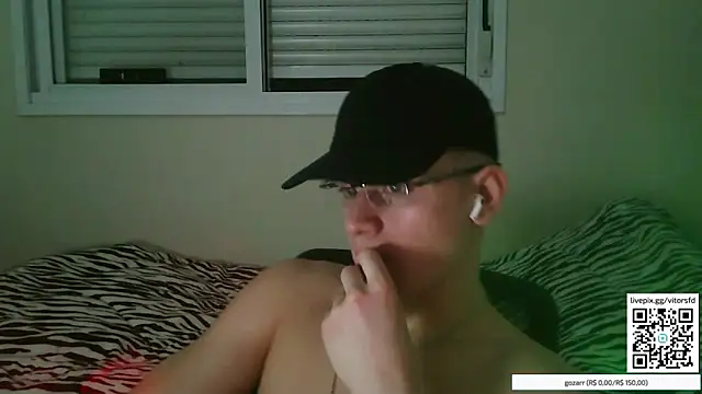 Snapshot of vitorsafado19 chatting on 10.27.25 vitorsafado19 online show from 10.27.25