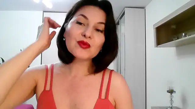 Victoria Glam online show from 03.08.26