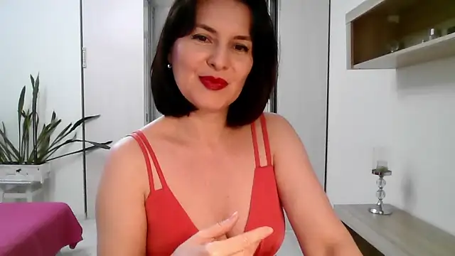 Victoria Glam online show from 03.17.26