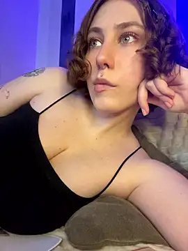 Snapshot of Molli_Luv chatting on 07.23.26 Molli Luv online show from 07.23.26