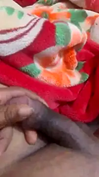 Snapshot of mhmia chatting on 02.05.25 mhmia online show from 02.05.25