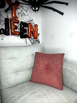 MeganCrow online show from 10.27.25