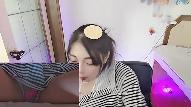 Snapshot of Song_99 chatting on 03.12.26 Song 99 online show from 03.12.26