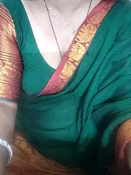 Snapshot of laxmitelugu78 chatting on 10.30.25 laxmitelugu78 online show from 10.30.25