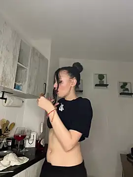 Snapshot of bunnythetailor chatting on 02.28.25 bunnythetailor online show from 02.28.25