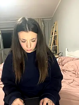 Snapshot of bunnythetailor chatting on 10.18.25 bunnythetailor online show from 10.18.25