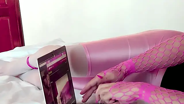 Snapshot of Cucked_Sissy_Bitch chatting on 10.11.25 Cucked Sissy Bitch online show from 10.11.25
