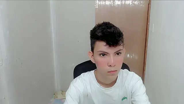 Snapshot of Alexxx_lov chatting on 01.25.25 Alexxx lov online show from 01.25.25