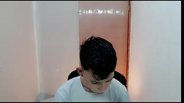 Snapshot of Alexxx_lov chatting on 02.06.25 Alexxx lov online show from 02.06.25