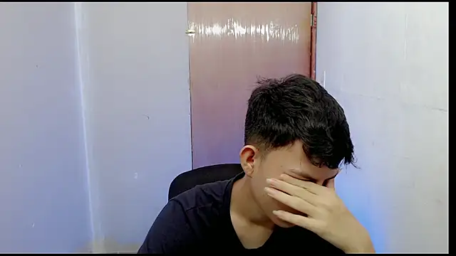 Snapshot of Alexxx_lov chatting on 02.18.25 Alexxx lov online show from 02.18.25